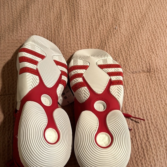 Trae Young 2s - Picture 4 of 5